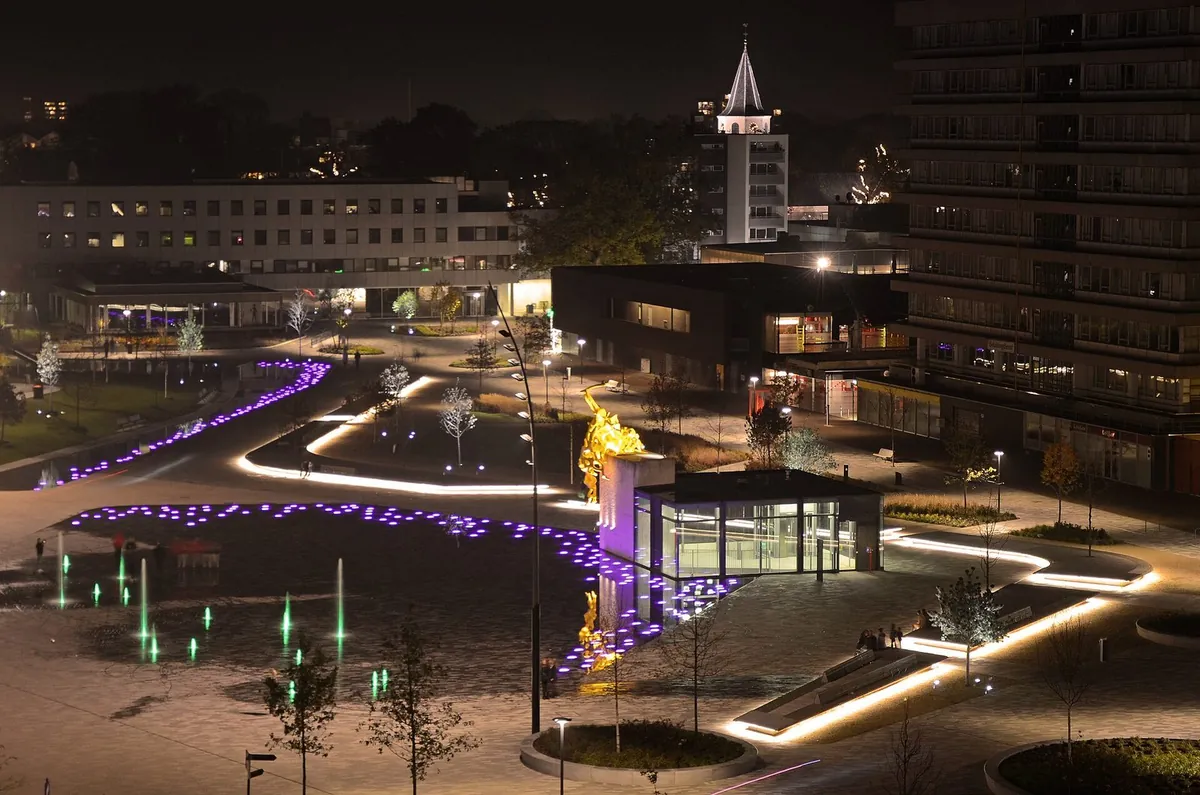 Het centrum van Hoofddorp bij avond