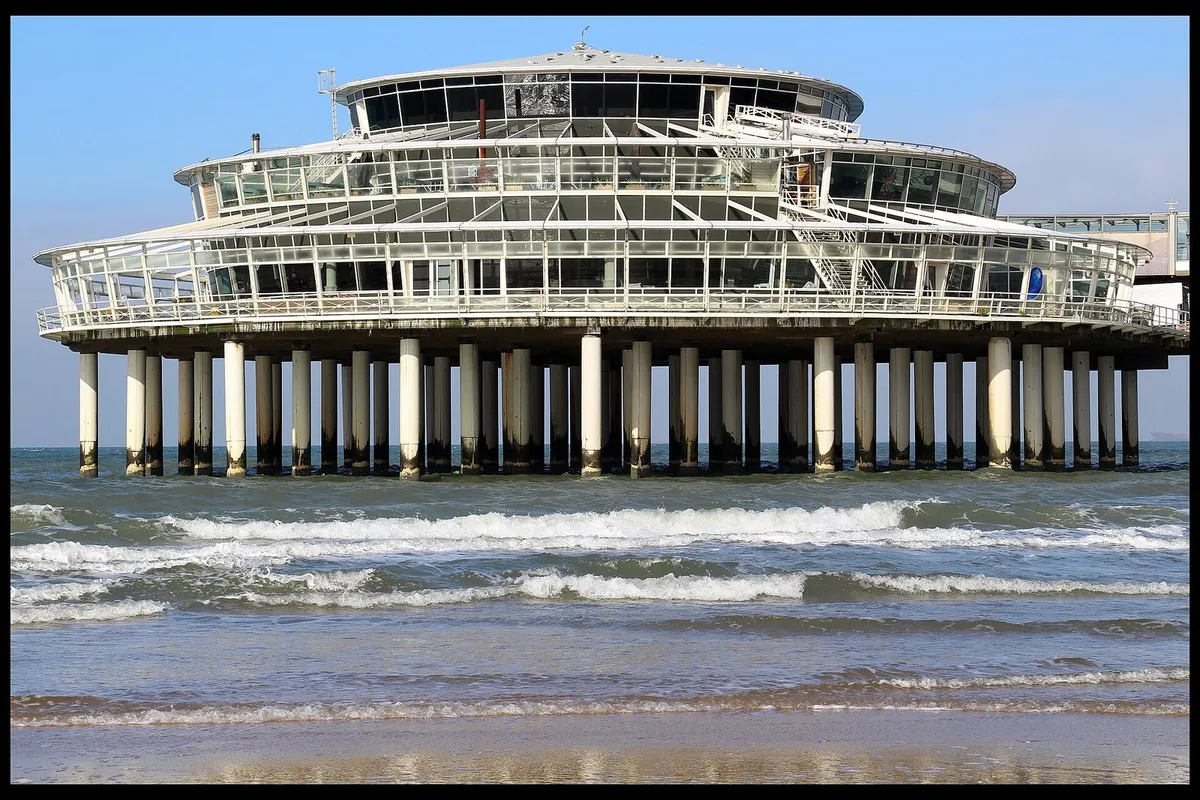 De Pier van Scheveningen gezien vanaf het strand