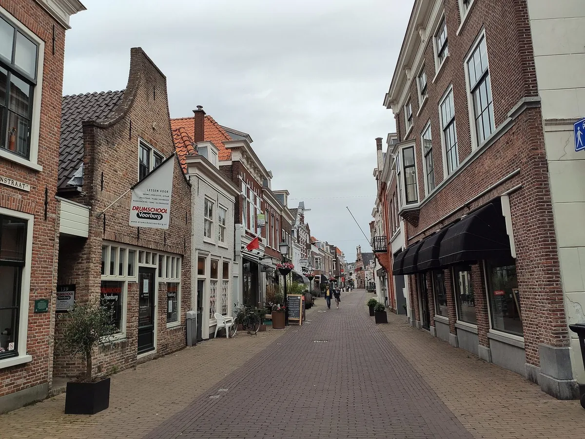 De Herenstraat, de oude winkelstraat van Voorburg